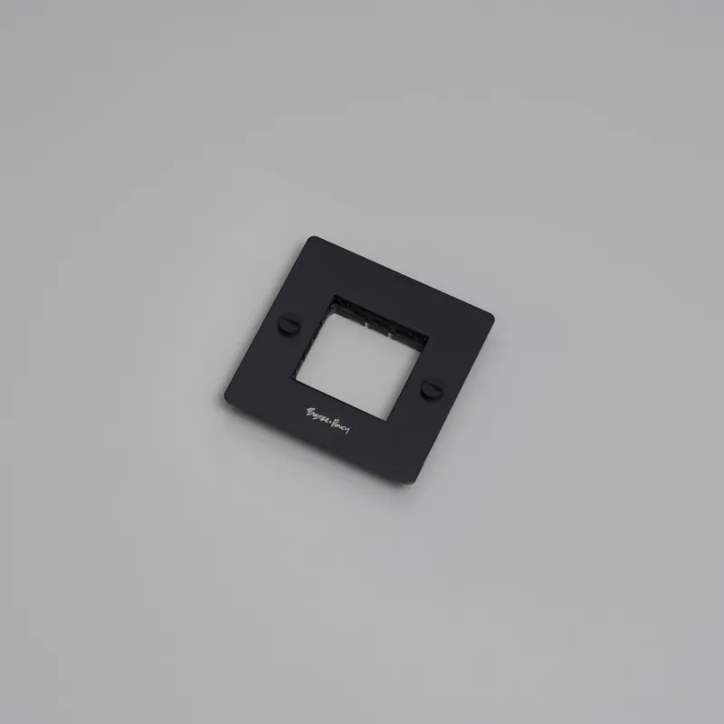 Plaque sans remplissage 1G noir - Buster+Punch — 382509.jpg