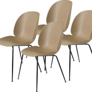 4 chaises en plastique beige et acier noir mat 55x56x87cm Beetle - Gubi - The Cool Republic