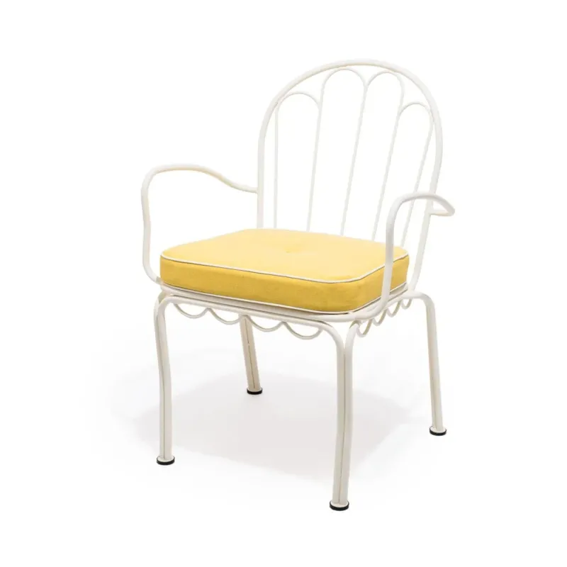 Chaise de jardin en métal blanc antique et coussin en tissu jaune Rivie Mimosa The Al Fresco - Business & Pleasure