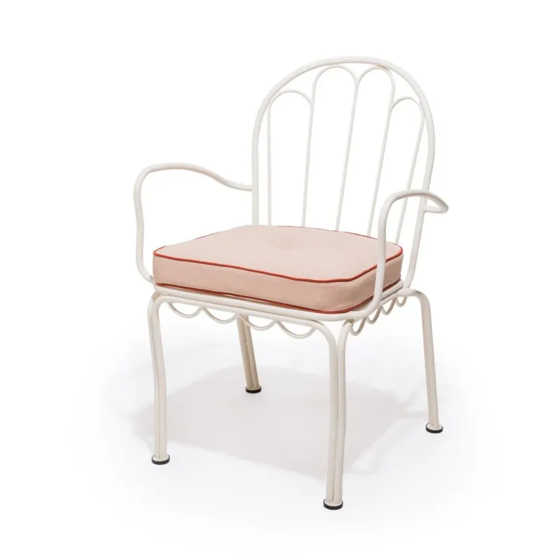 Chaise de jardin en métal blanc antique et coussin en tissu rose Rivie Pink The Al Fresco - Business & Pleasure