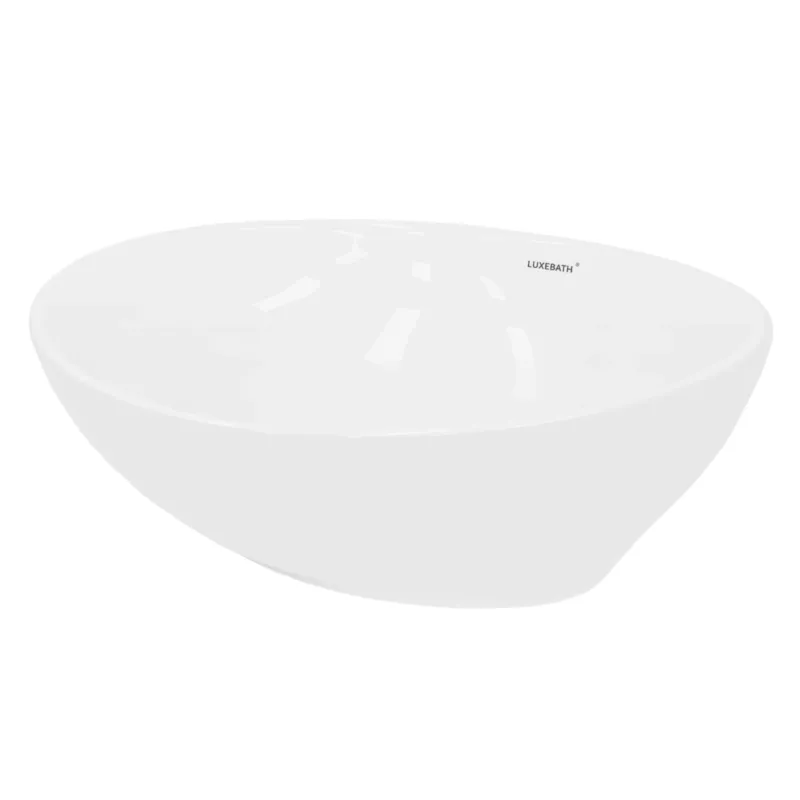 Weiße, ovale Waschschüssel auf einem weißen Hintergrund.