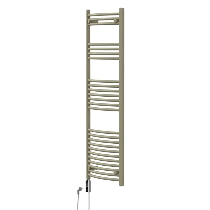 Beige Heizkörper an einer Wand, mit Stromanschluss, auf grauem Hintergrund.