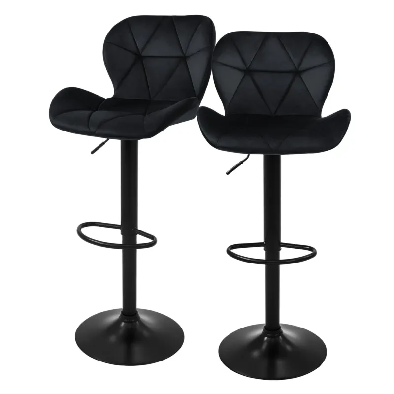 Zwei schwarze Barhocker mit geometrischem Design, auf runder Basis.