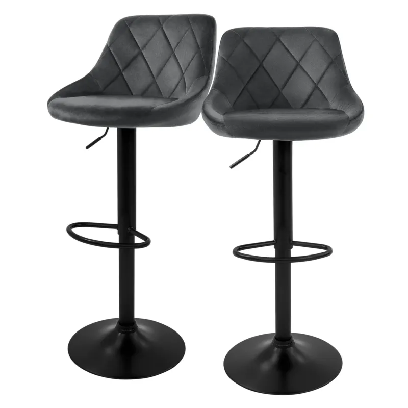 Zwei schwarze Barhocker mit gepolsterten Sitzen und Fußstützen.
