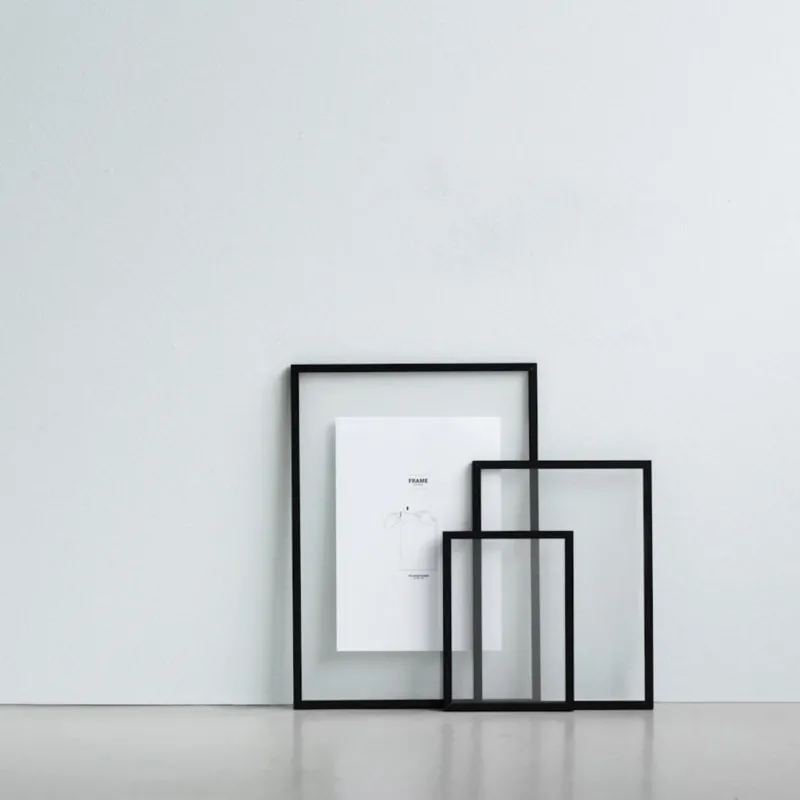 Cadre design à suspendre noir A2 Frame Aluminium - Moebe - The Cool Republic