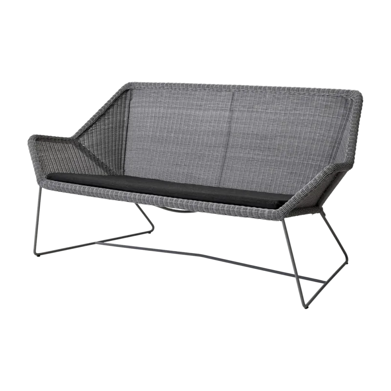 Canapé gris avec coussin d'assise noir Breeze - Cane-Line - The Cool Republic