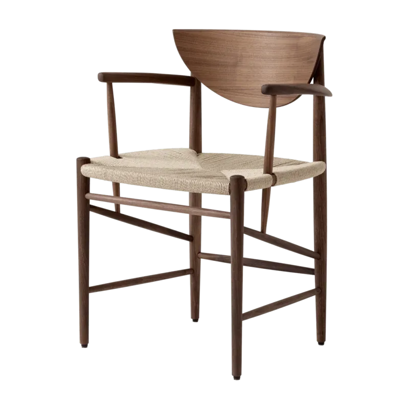 Chaise avec accoudoirs en bois marron HM4 Drawn - &tradition - The Cool Republic