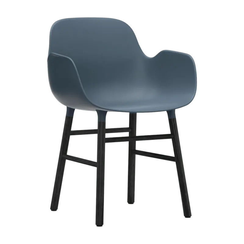 Chaise avec accoudoirs en bois noir et pp bleu Form - Normann Copenhagen - The Cool Republic