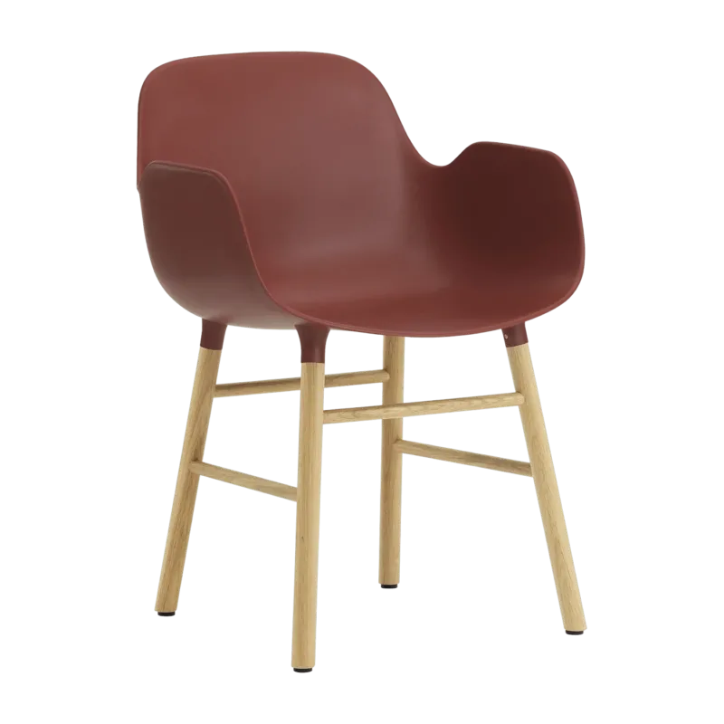 Chaise avec accoudoirs en chêne naturel et pp rouge Form - Normann Copenhagen - The Cool Republic