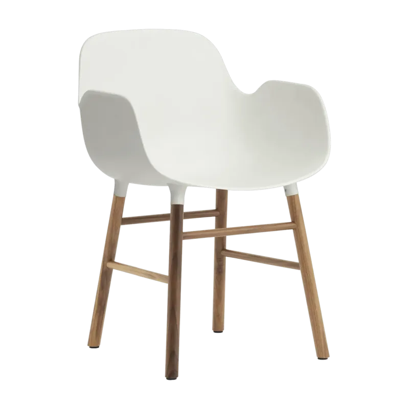 Chaise avec accoudoirs en noyer naturel et pp blanc Form - Normann Copenhagen - The Cool Republic