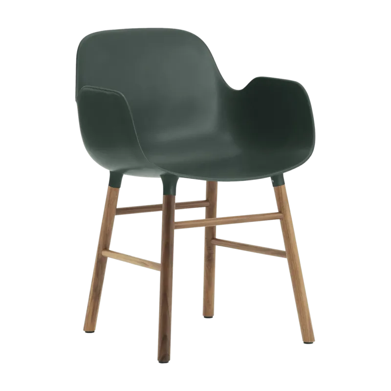 Chaise avec accoudoirs en noyer naturel et pp vert Form - Normann Copenhagen - The Cool Republic