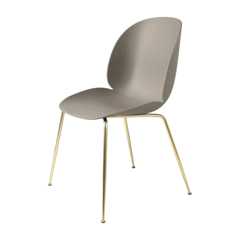 Chaise beige piétement laiton Beetle - Gubi - The Cool Republic