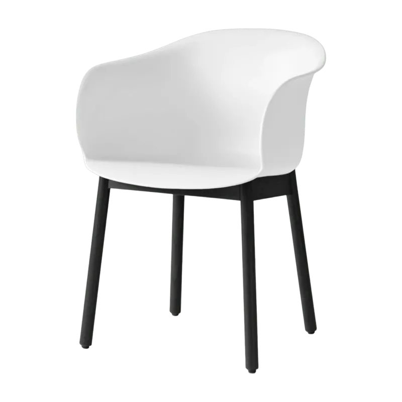 Chaise blanche piétement en bois de chêne noir JH30 - &tradition - The Cool Republic