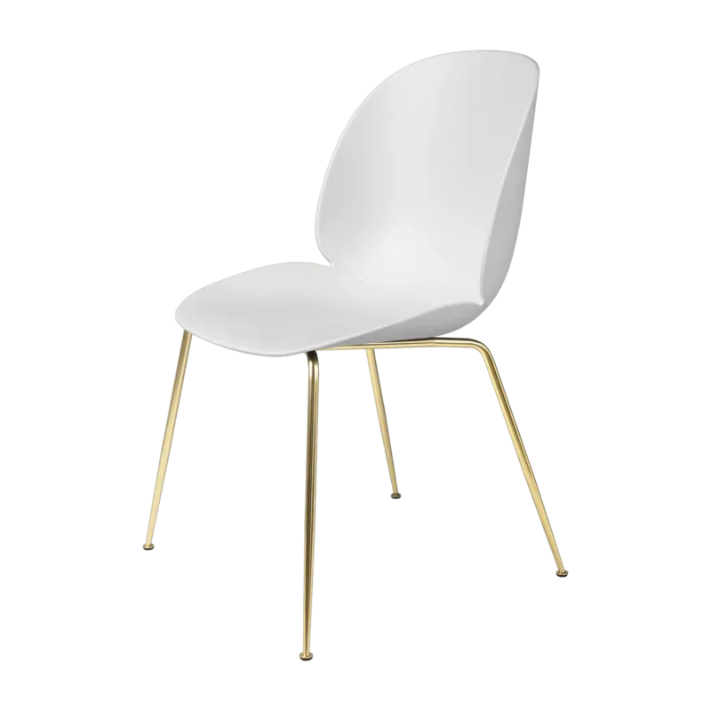 Chaise blanche piétement laiton Beetle - Gubi - The Cool Republic