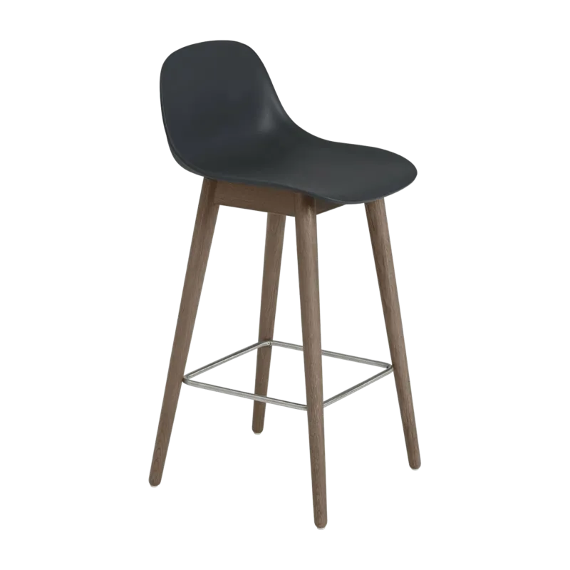 Chaise de bar 65 cm noire piétement en chêne marron Fiber - Muuto - The Cool Republic