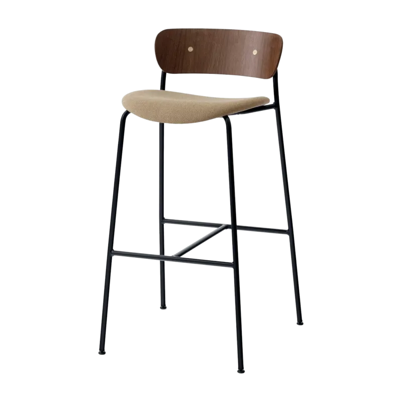 Chaise de bar en noyer laqué et tissu beige AV10 Pavilion - &tradition - The Cool Republic