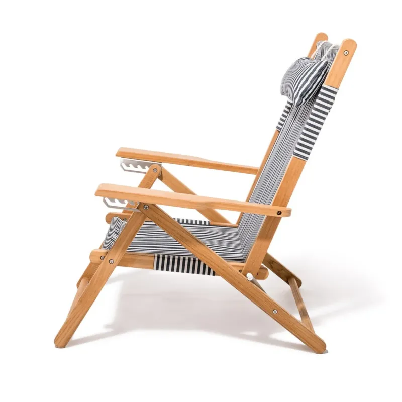 Chaise de plage pliante en toile à rayures bleu marine Lauren's Stripe The Tommy Chair - Business & Pleasure - The Cool Republic