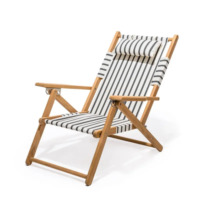 Chaise de plage pliante en toile à rayures noires Monaco The Tommy Chair - Business & Pleasure - The Cool Republic