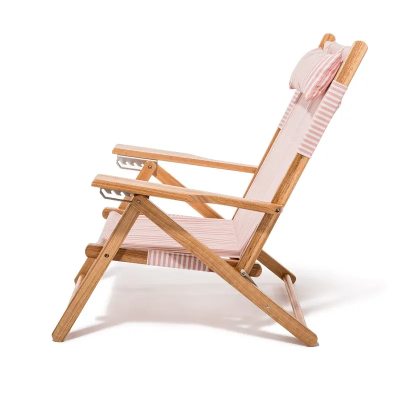 Chaise de plage pliante en toile à rayures rose Lauren's Stripe The Tommy Chair - Business & Pleasure - The Cool Republic