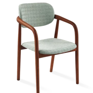 Chaise de salle à manger avec accoudoirs en tissu vert clair et bois de frêne Squared Henry - Pols Potten - The Cool Republic