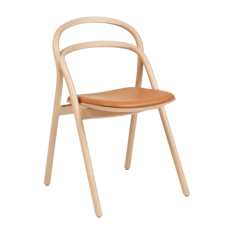 Chaise en bois naturel et assise en cuir marron Udon - Hem - The Cool Republic