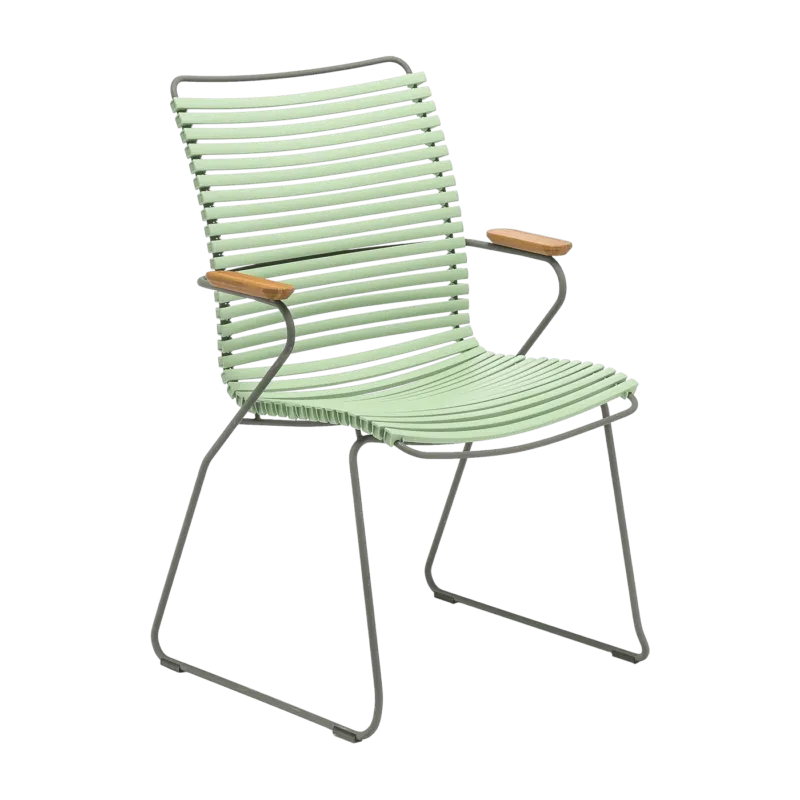 Chaise en métal et plastique vert avec grand dossier CLICK - Houe - The Cool Republic
