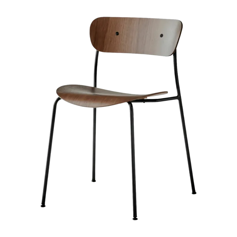 Chaise en noyer et piètement noir AV1 Pavilion - &tradition - The Cool Republic