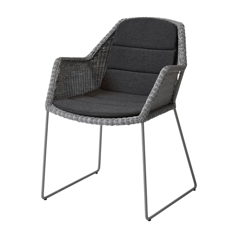 Chaise grise avec coussin noir Breeze - Cane-Line - The Cool Republic