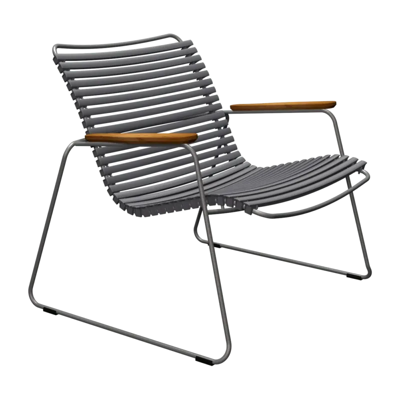 Chaise lounge en métal et plastique gris avec accoudoirs en bambou Click - Houe - The Cool Republic