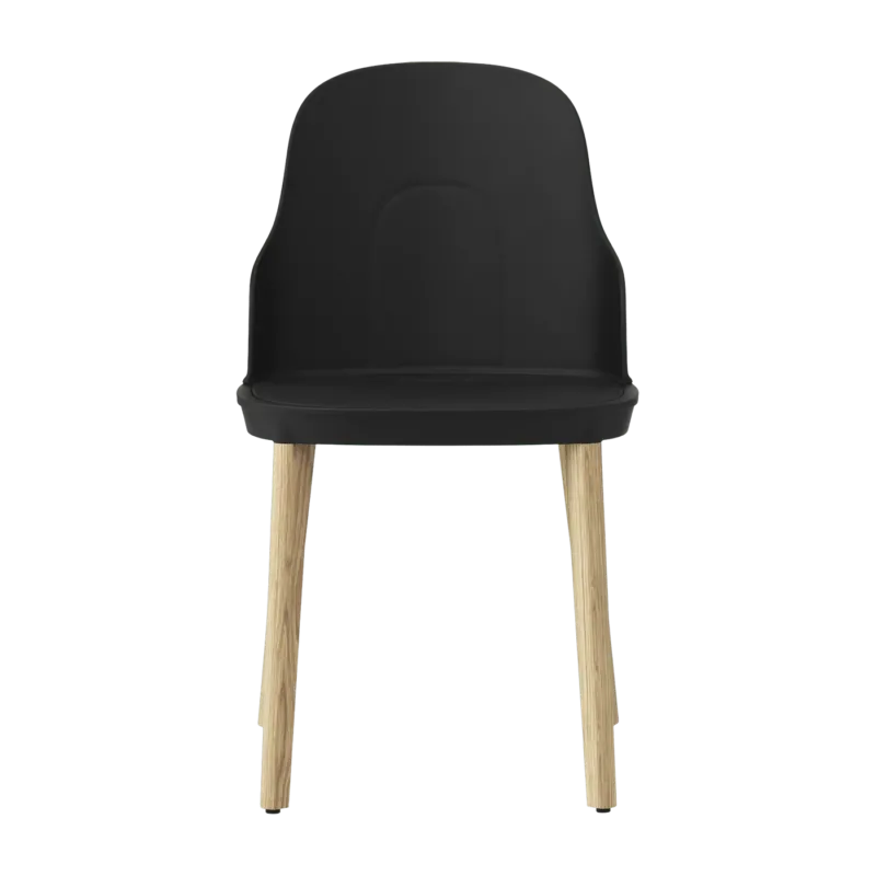 Chaise noire au piètement en chêne Allez noir - Normann Copenhagen - The Cool Republic