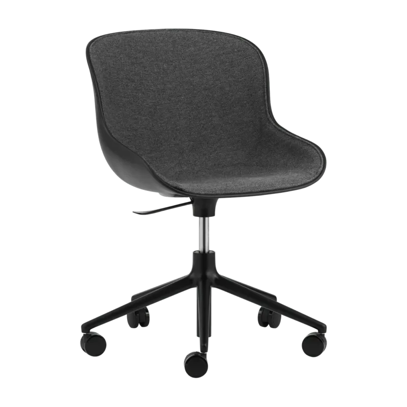 Chaise pivotante piétement noir à roulettes noire assise tissu Swivel - Norman Copenhagen - The Cool Republic