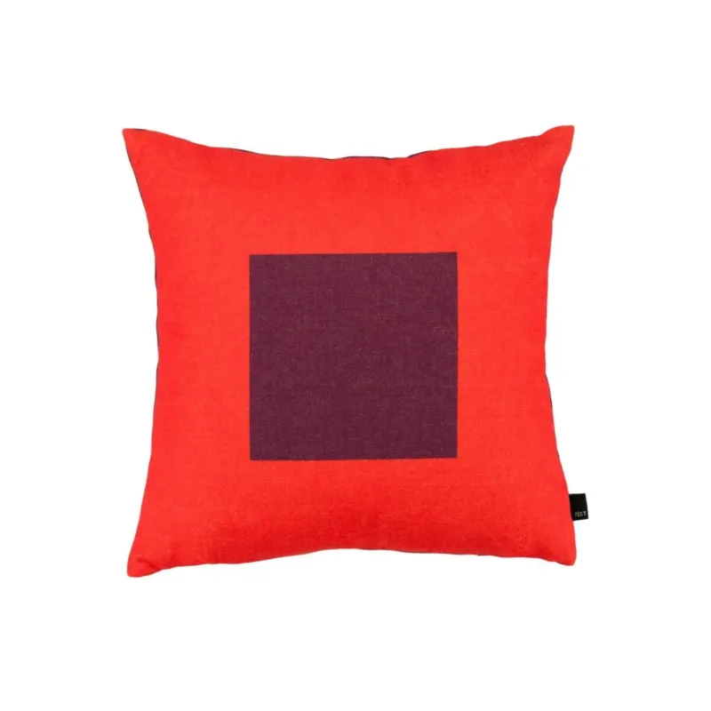 Coussin carré en tissu rouge bordeaux et rose poudré 45x45cm Square - Fest Amsterdam - The Cool Republic