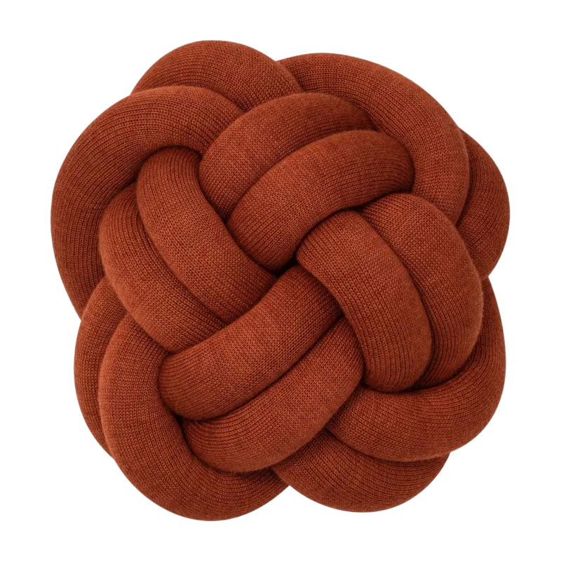 Coussin S en acrylique et laine ocre Knot - Design House Stockholm - The Cool Republic
