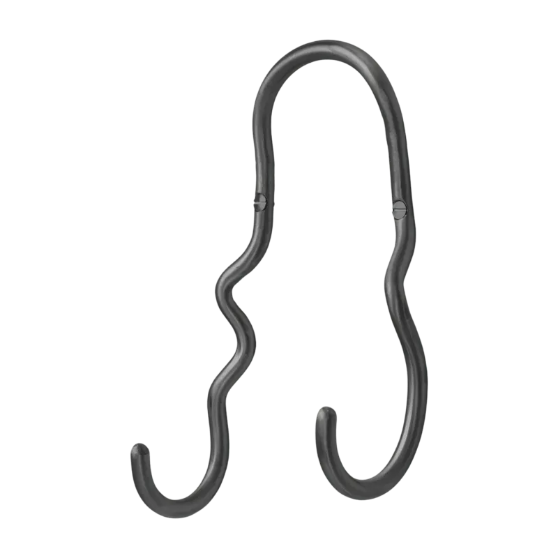 Double crochet en laiton noir Curvature - Ferm Living - The Cool Republic