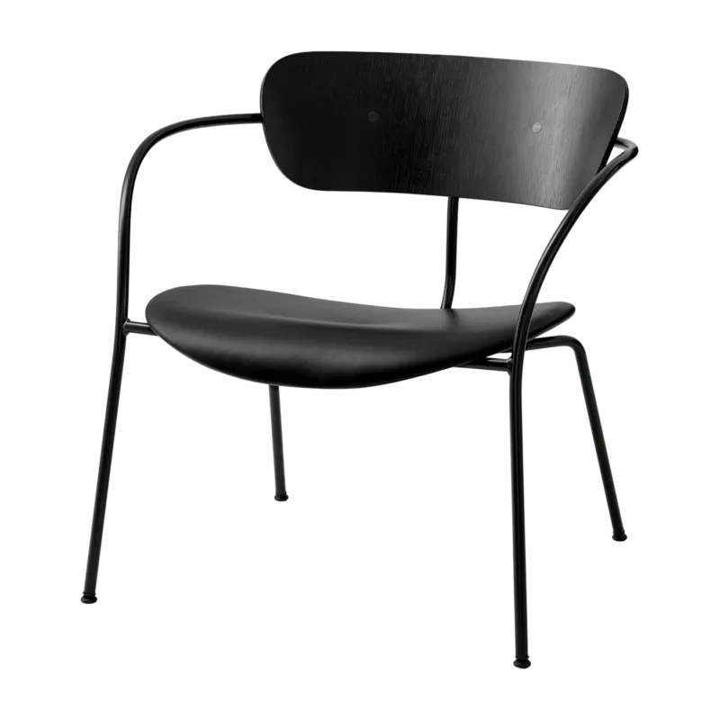 Fauteuil en chêne et cuir noir AV6 Pavilion - &tradition - The Cool Republic