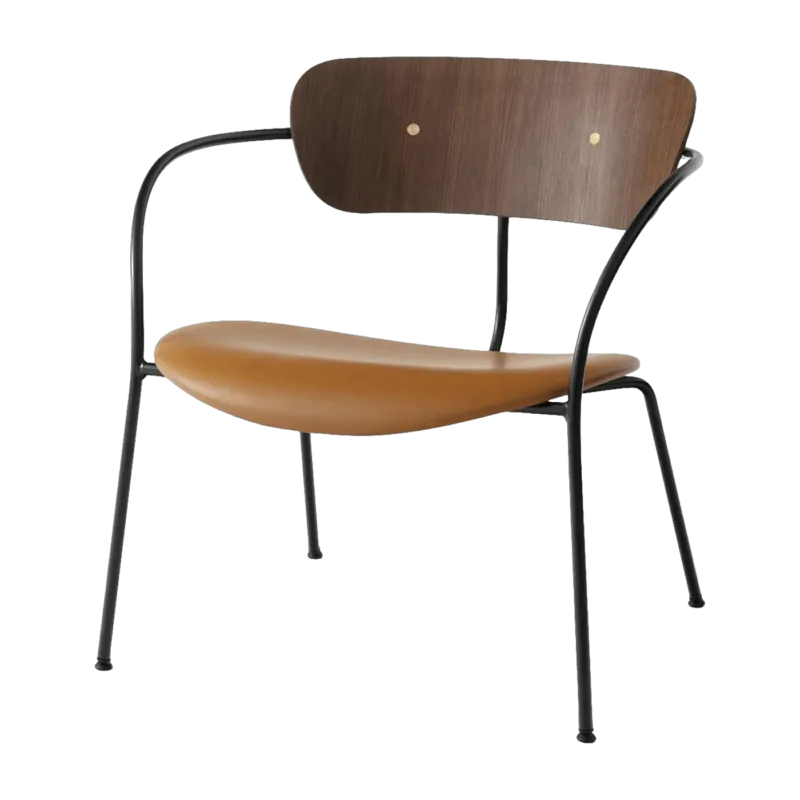 Fauteuil en noyer laqué et cuir cognac AV6 Pavilion - &tradition - The Cool Republic