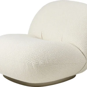 Fauteuil lounge en tissu bouclé dora blanc et métal or nacré Pacha - Gubi - The Cool Republic