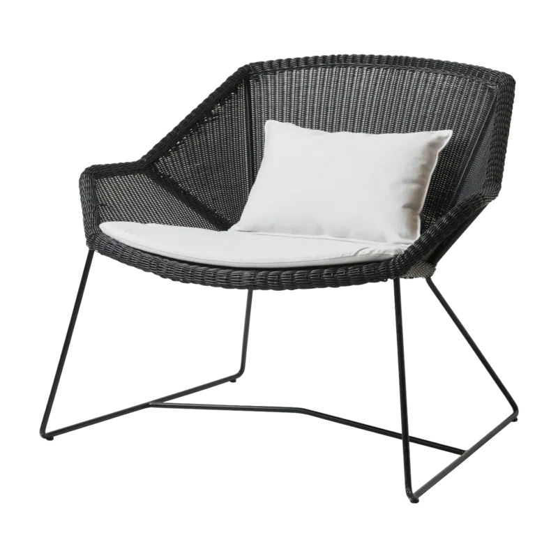 Fauteuil noir avec coussins blancs Breeze lounge - Cane-Line - The Cool Republic