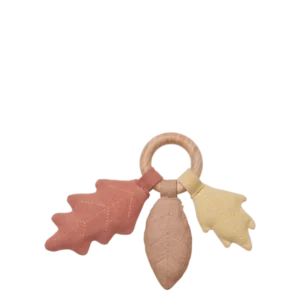 Hochet feuilles d'automne rose en hêtre coton bio et tissu recyclé Leaf - Ferm Living - The Cool Republic