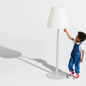 Lampadaire extérieur gris clair 58x182cm Edison The Giant - Fatboy - The Cool Republic