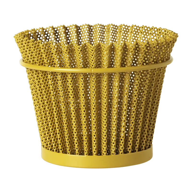 Pot de fleurs en tôle perforée moutarde 15 cm Matégot - Gubi - The Cool Republic
