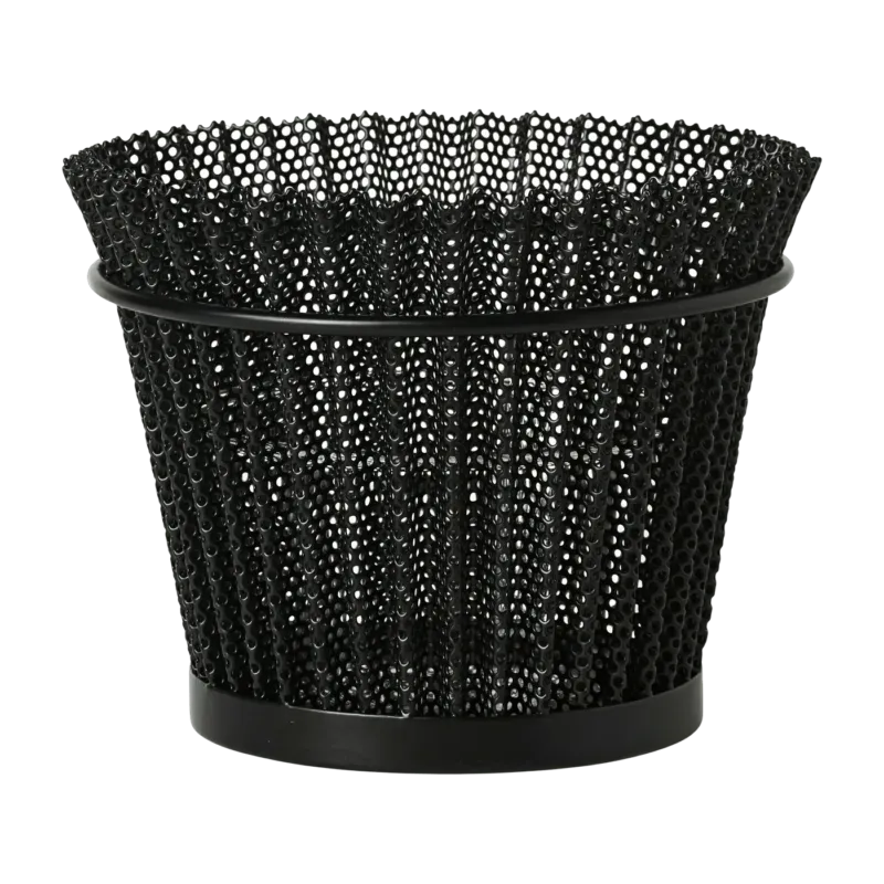 Pot de fleurs en tôle perforée noire 15 cm Matégot - Gubi - The Cool Republic