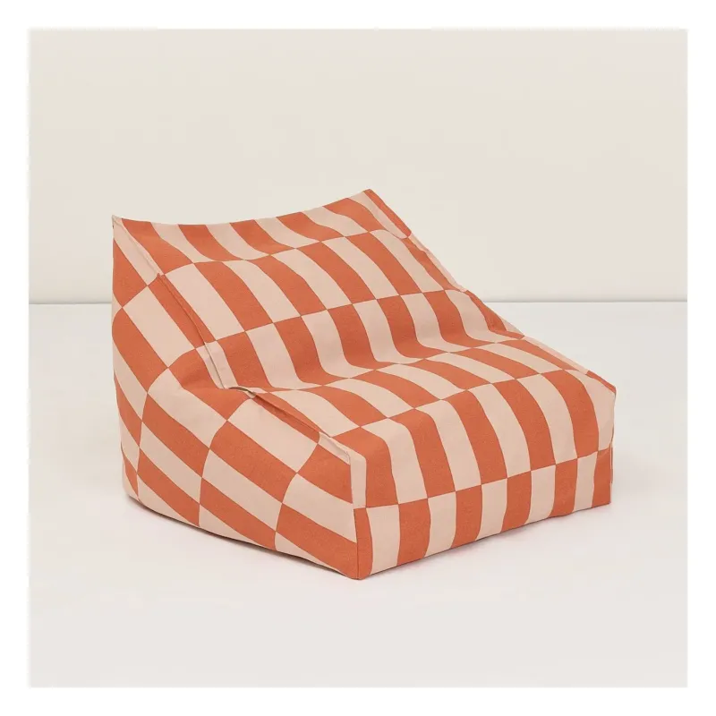 Pouf d'extérieur pour enfant en tissu déperlant à carreaux rouge et rose 68 x 40 x 60 cm Vibes - Nobodinoz - The Cool Republic