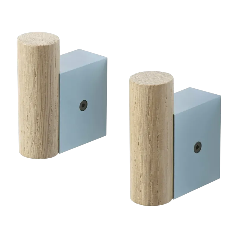 2 Patères murales en chêne et aluminium bleu pâle Attach - Muuto