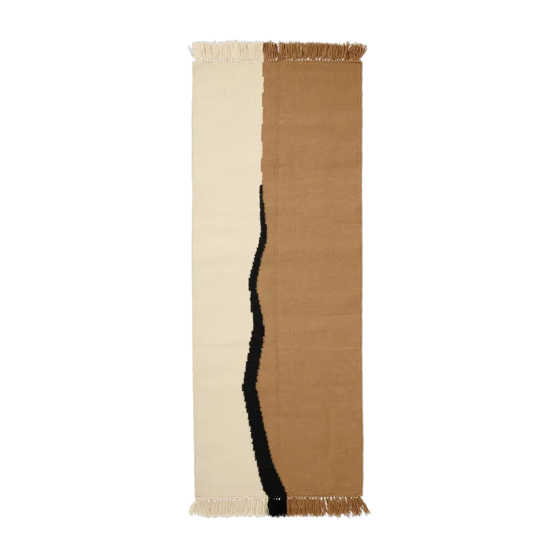 Tapis en laine sable foncé et blanc cassé 70x180cm Soil Kelim - Ferm Living