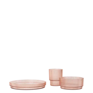Service de vaisselle en plastique transparent rose Ripple - Ferm Living - The Cool Republic