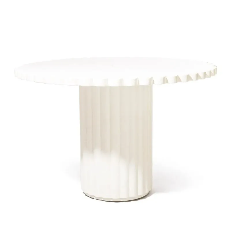 Table à manger de jardin ronde en béton blanc antique 116,8 Daisy - Business & Pleasure - The Cool Republic