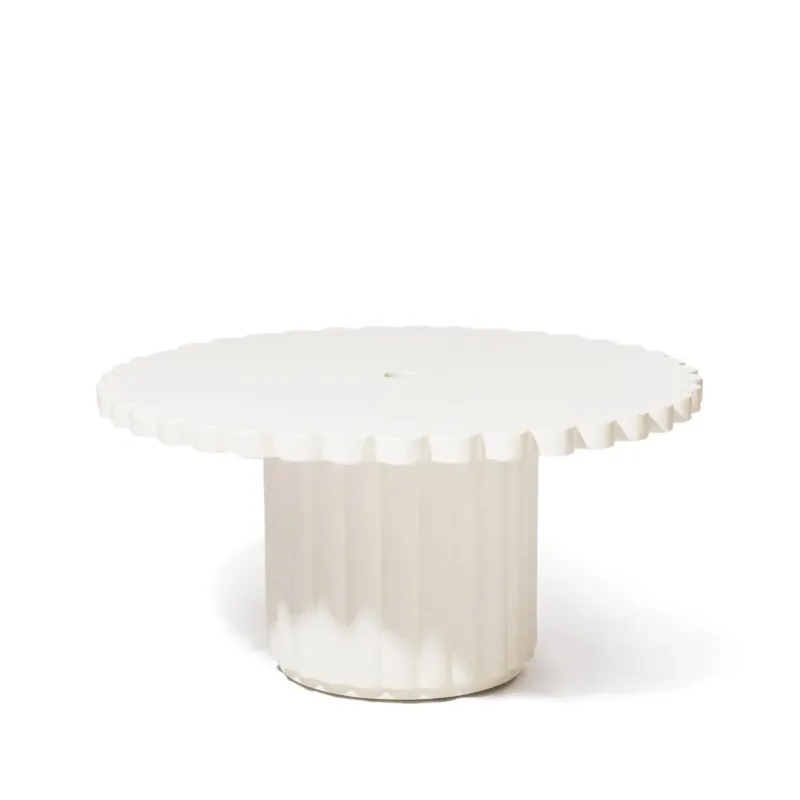 Table basse de jardin ronde en béton blanc antique 95cm Daisy - Business & Pleasure - The Cool Republic