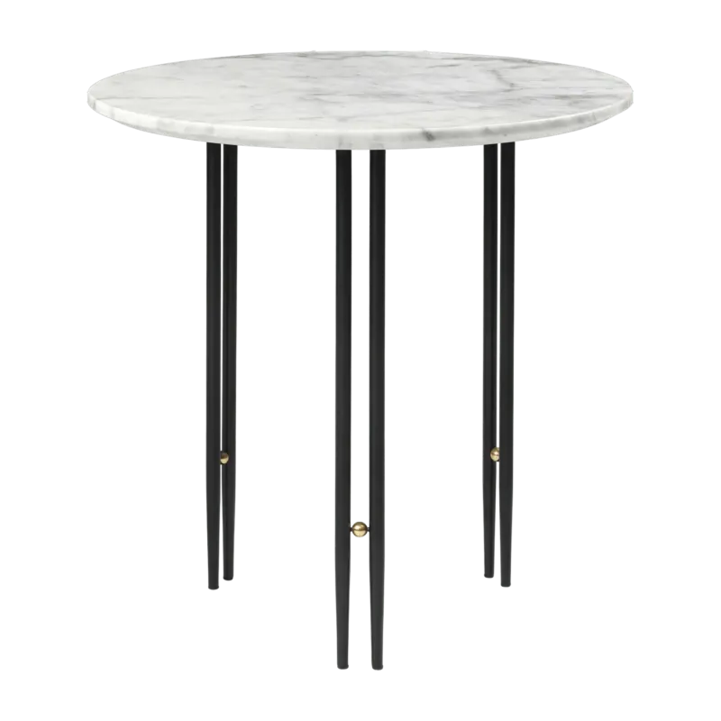 Table d'appoint ronde en marbre blanc et base en laiton noire 50 cm IOI - Gubi - The Cool Republic