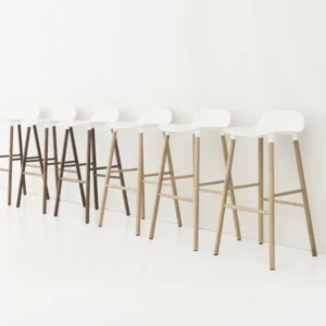 Tabouret de bar en noyer naturel et pp rouge 65 cm Form - Normann Copenhagen - The Cool Republic